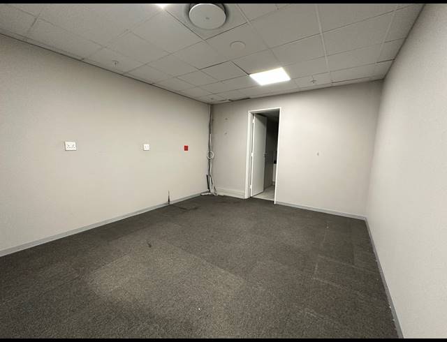 1,037M² OFFICE TO LET IN ROSEBANK